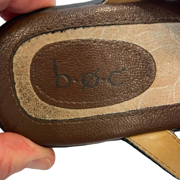 Woman's BOC Reagan Low Heel Thong Sandal Brown Leather with Black Sole Size 8 - Picture 5 of 13